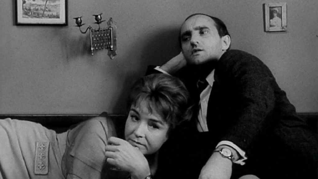 Ludvik seducing Helena in The Joke
